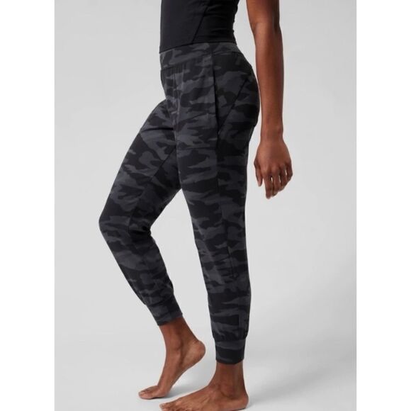 Athleta Salutation Camo Jogger in Gray Size S - Picture 2 of 7